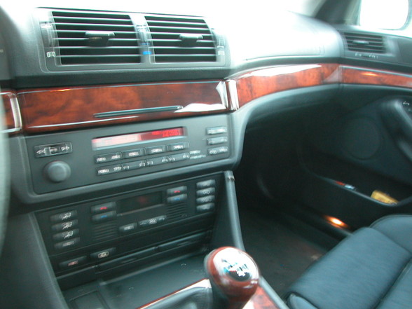 BMW 528i - 