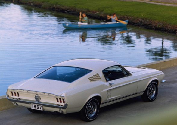 Ford Mustang - 