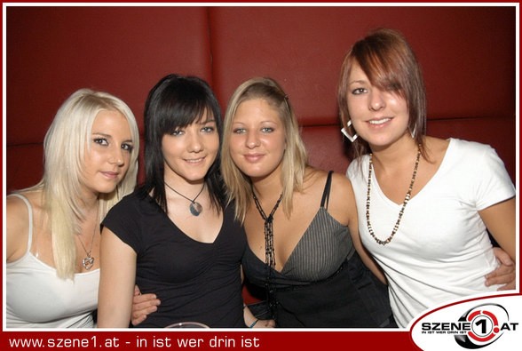 *My giRlZ aNd i On ToUr.. ;) - 