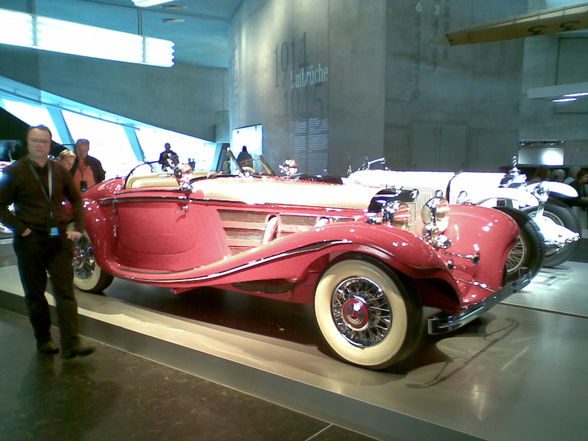 Mercedes Museum Stuttgart - 