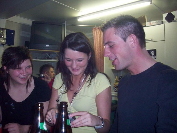 3x20iger feier von viki heidi und eva - 