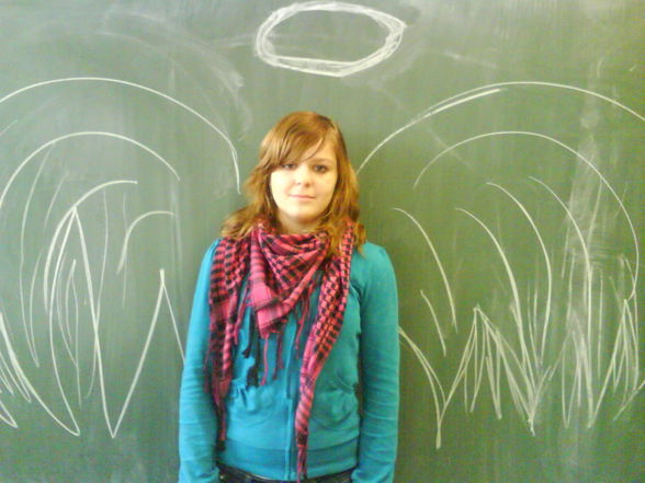 at schOol...sOo qeiLOoo..=) - 