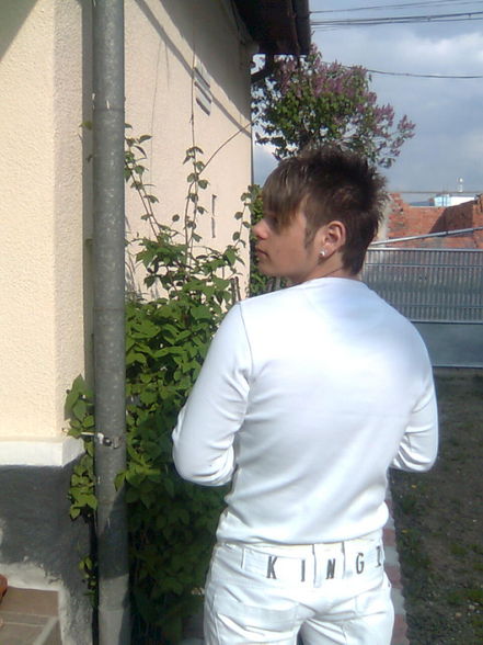 I in white - 