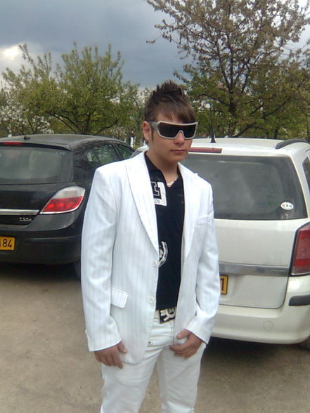 I in white - 