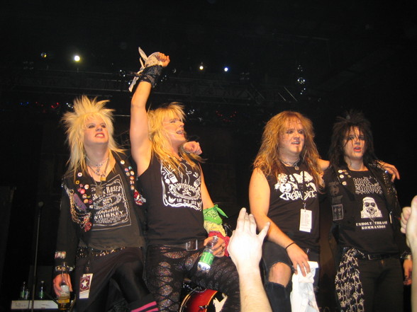  Crashdiet  - 