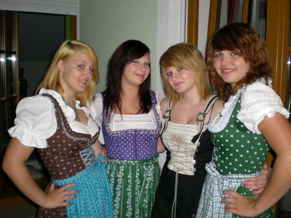 Meine Mescha im Dirndl ---*gg* - 