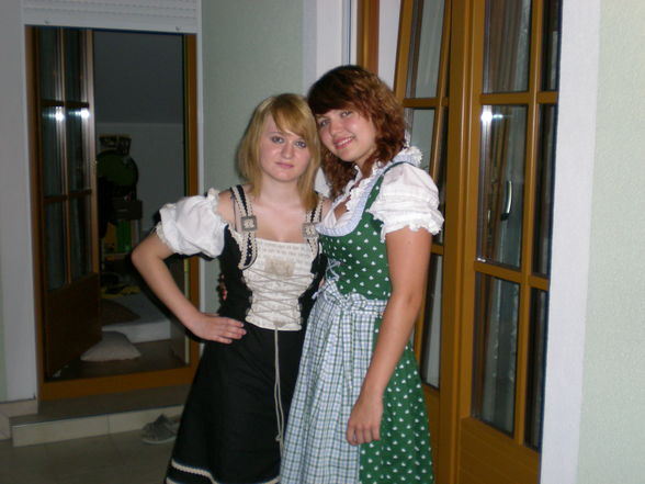 Meine Mescha im Dirndl ---*gg* - 