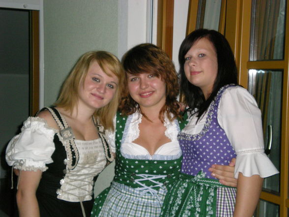 Meine Mescha im Dirndl ---*gg* - 