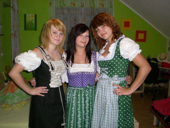 Meine Mescha im Dirndl ---*gg* - 