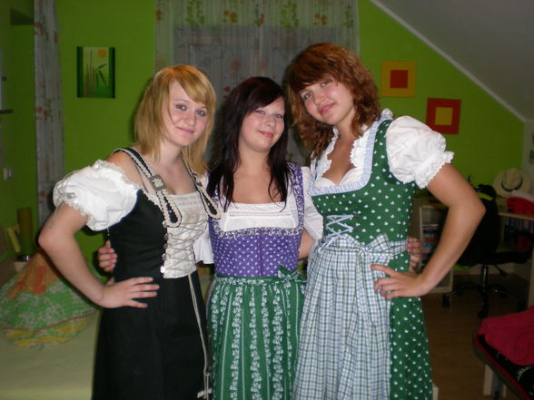 Meine Mescha im Dirndl ---*gg* - 