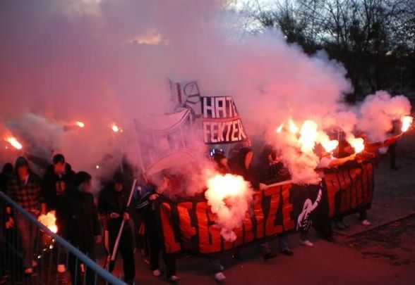 PYROTECHNIK IST KEIN VERBRECHEN - 