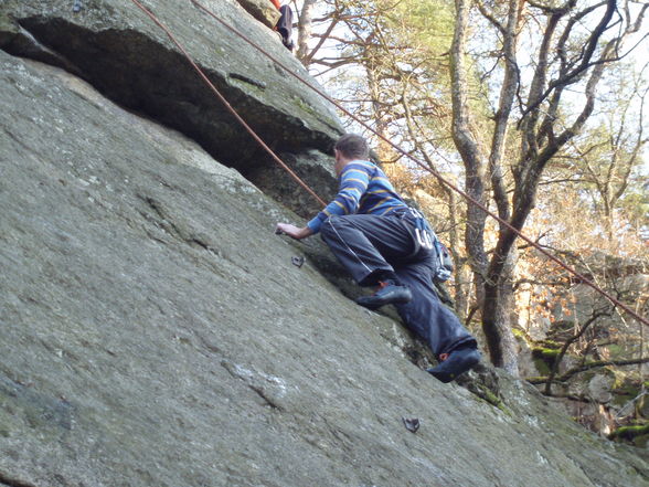 Klettern am Felsen in Tiefenbach - 