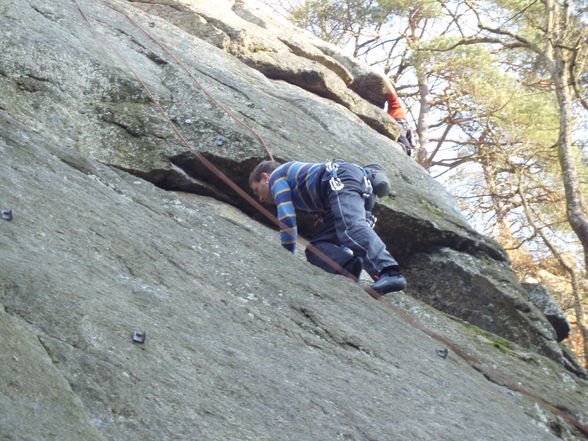 Klettern am Felsen in Tiefenbach - 