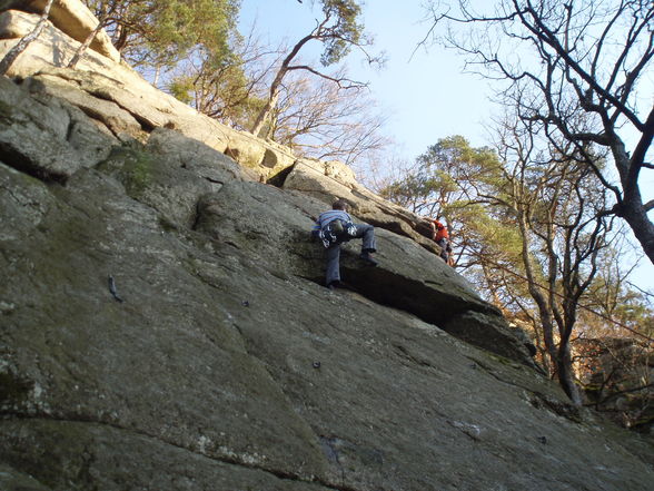 Klettern am Felsen in Tiefenbach - 