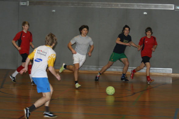 Weihnachtsfußballturnier 2007. Gym Auhof - 