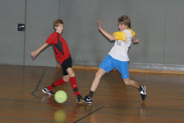 Weihnachtsfußballturnier 2007. Gym Auhof - 