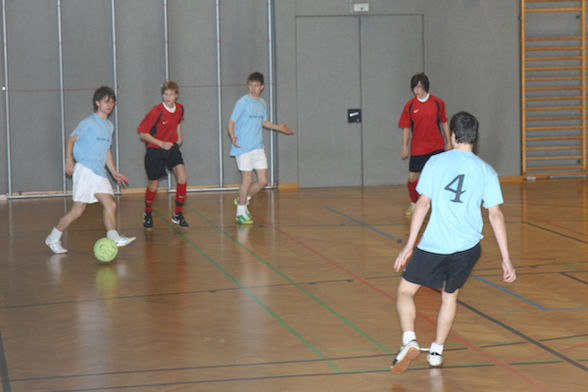 Weihnachtsfußballturnier 2007. Gym Auhof - 