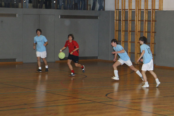 Weihnachtsfußballturnier 2007. Gym Auhof - 