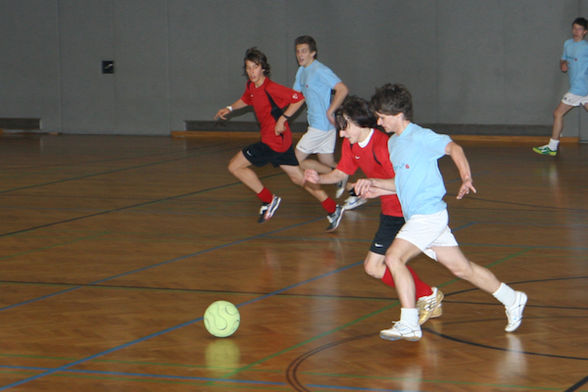 Weihnachtsfußballturnier 2007. Gym Auhof - 