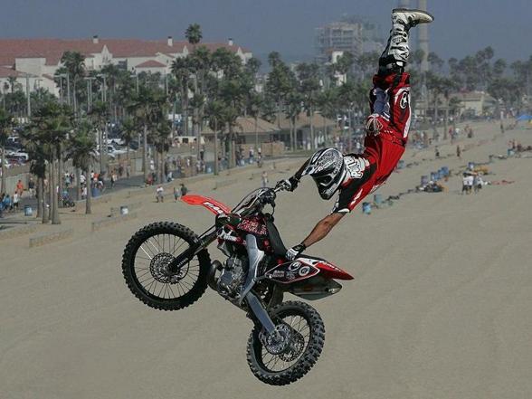 geile motocross stunts!!!!! - 