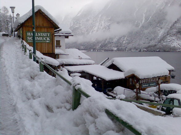 winter in hallstatt - 