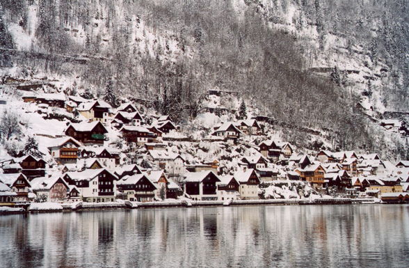 winter in hallstatt - 