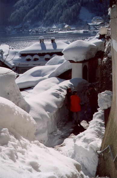 winter in hallstatt - 