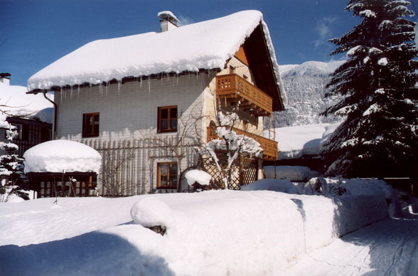 winter in hallstatt - 