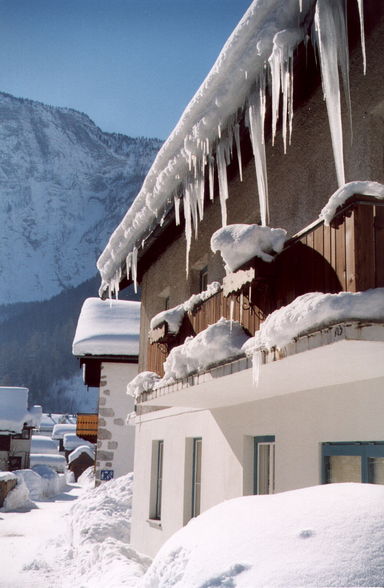 winter in hallstatt - 