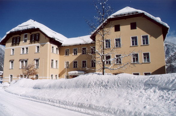 winter in hallstatt - 