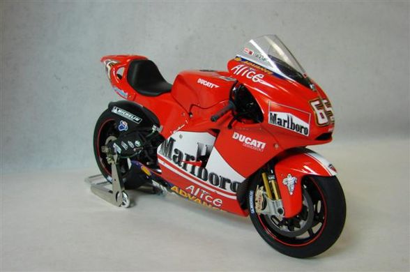 Ducati Desmosedici - 