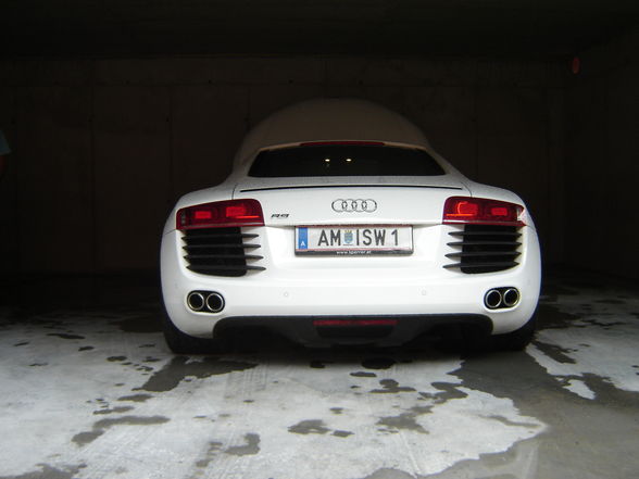 Audi R8 - 