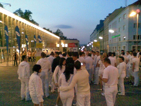 Sensation White 2009 - 