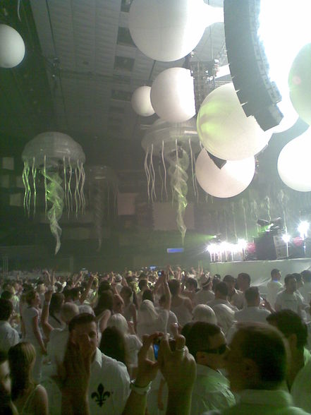 Sensation White 2009 - 