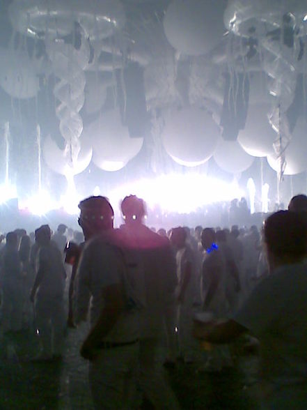 Sensation White 2009 - 