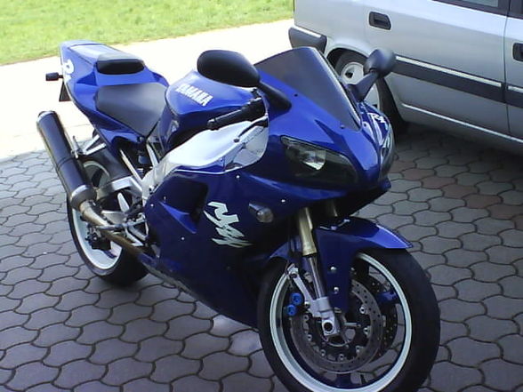 YZF-R1 - 