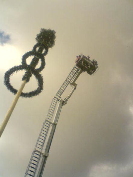 Maibaum aufstellen mit den Besten! =) - 