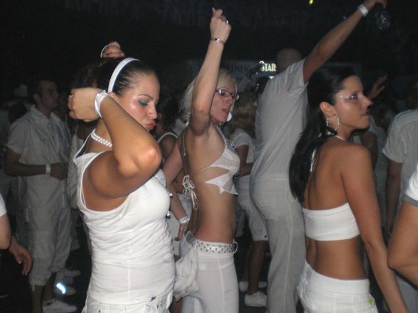 Sensation White Prag 2008 - 