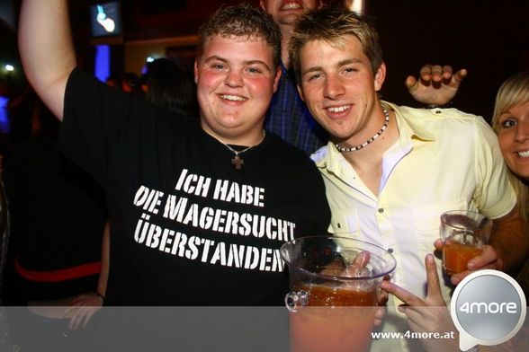 Freunde und Ich beim Feiern !  - 