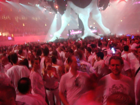 SENSATION-WHITE@PRAG 2008 - 