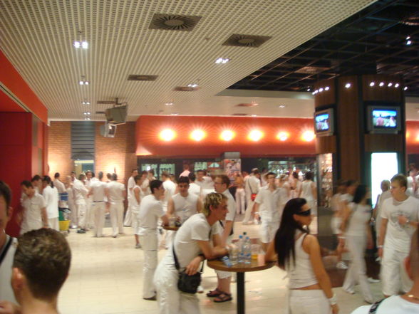 SENSATION-WHITE@PRAG 2008 - 