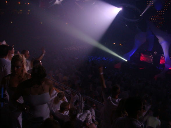 SENSATION-WHITE@PRAG 2008 - 