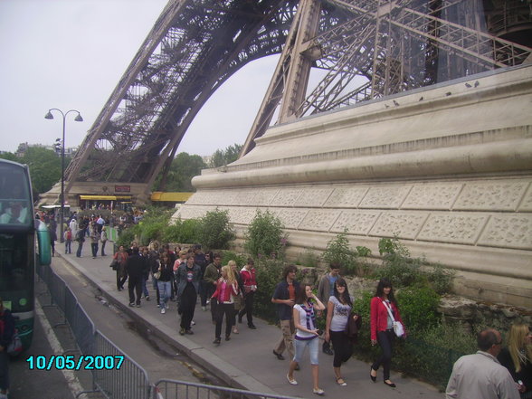 PARIS/Brüssel - 