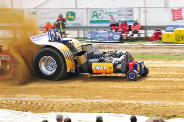 Tractor Pulling - 