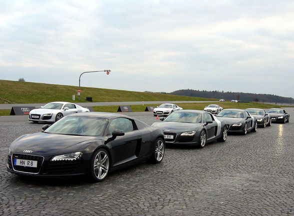 Audi R 8 - 