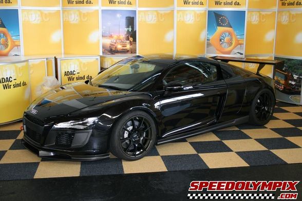 Audi R 8 - 