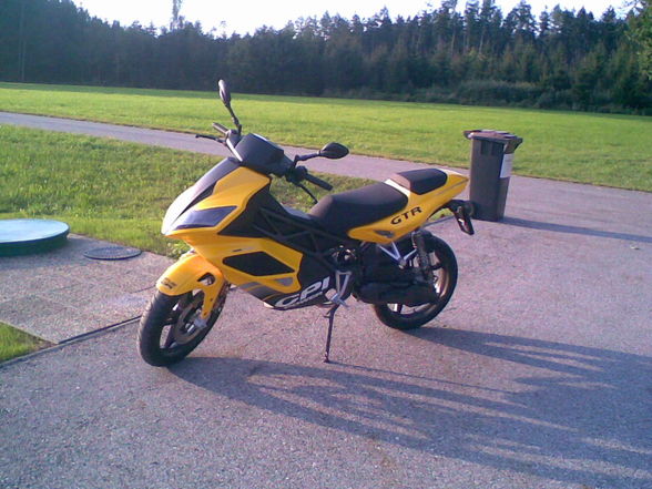 altes moped. - 