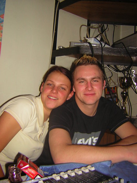 Burtsltog vo mir, Mike und Julia (2006) - 