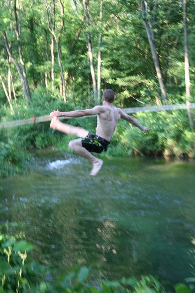 Slackline über Wasser - 