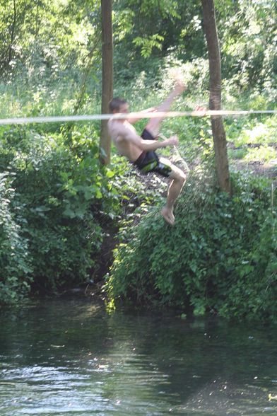 Slackline über Wasser - 